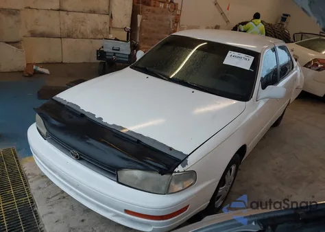 1994 Toyota Camry Le из США, поврежденный, VIN 4T1GK12E3RU025628